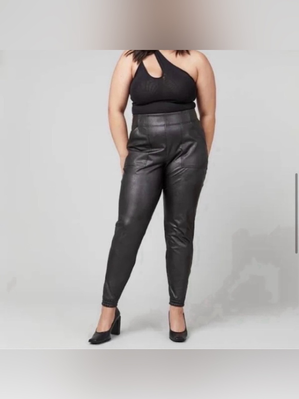 Spanx leather joggers pants in noir black size medium